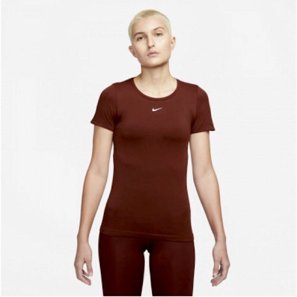 NWT NIKE Aura slim fit T-shirt - Picture 1 of 4